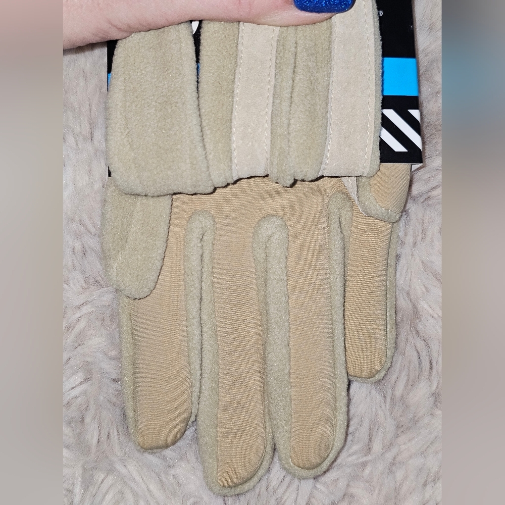 NWT One Size Tan Isotoner Active Stretch Ladie's Lycra Gloves - Picture 4 of 4